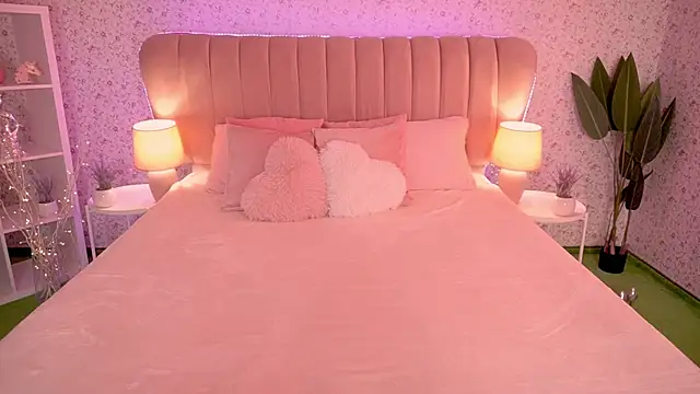 MirandaHobbs online show from October 20, 2025, 7:42 am