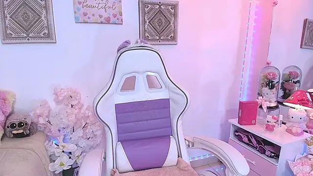 Snapshot of Foxy_Megan chatting on September 29, 2025, 7:08 pm Foxy Megan online show from September 29, 2025, 7:08 pm