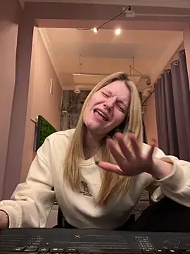 MaryHiggins online show from September 30, 2025, 12:32 pm