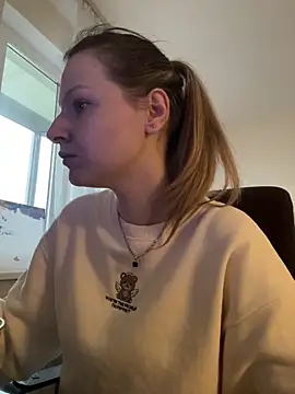 MaryHiggins online show from November 1, 2025, 1:13 pm