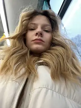 MaryHiggins online show from November 11, 2025, 1:33 pm