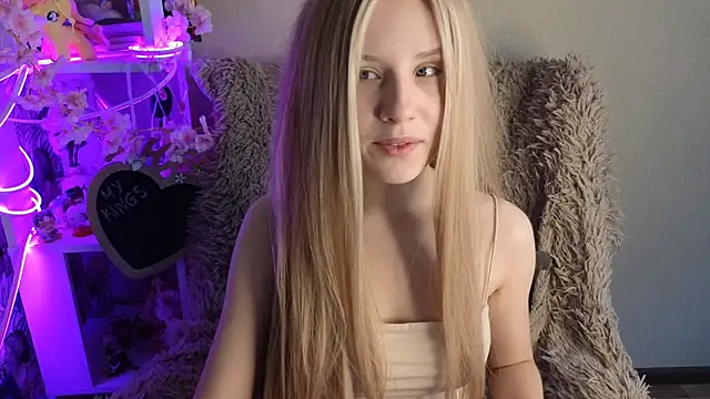 Snapshot of sarakaell chatting on October 13, 2025, 2:44 am sarakaell online show from October 13, 2025, 2:44 am