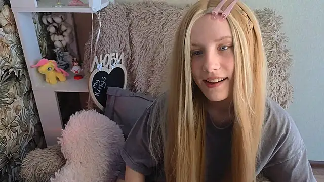 sarakaell online show from June 4, 2026, 1:33 am