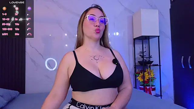 Snapshot of hotpawgmilf chatting on May 14, 2026, 10:16 pm hotpawgmilf online show from May 14, 2026, 10:16 pm