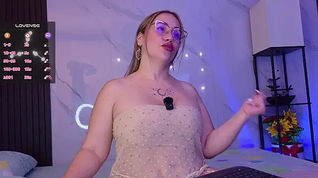 hotpawgmilf online show from June 14, 2026, 12:30 am