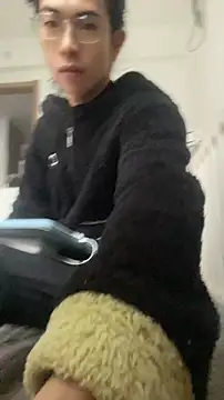 Snapshot of CrytinaSissyCrossdress chatting on November 16, 2025, 1:33 am CrytinaSissyCrossdress online show from November 16, 2025, 1:33 am