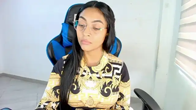 sophiax-x online show from February 13, 2026, 3:52 pm