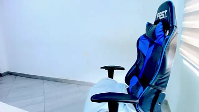 sophiax-x online show from March 26, 2026, 2:55 pm