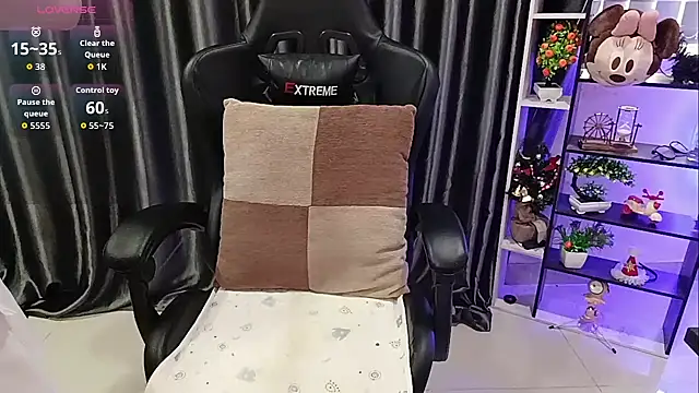 Yuki-yio online show from October 28, 2025, 1:20 am