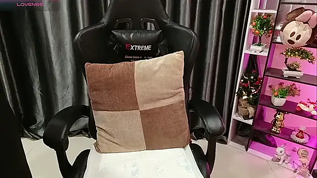 Yuki-yio online show from February 5, 2026, 1:21 am