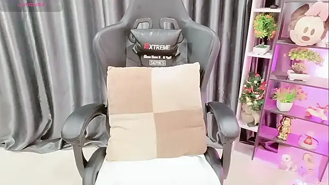 Yuki-yio online show from February 28, 2026, 1:17 am