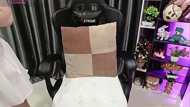 Yuki-yio online show from April 12, 2026, 12:59 am