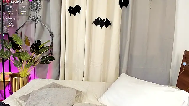 Amy art online show from October 8, 2025, 8:50 pm