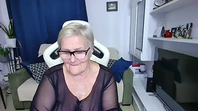 Snapshot of Selenna57 chatting on April 23, 2026, 5:26 pm Selenna57 online show from April 23, 2026, 5:26 pm