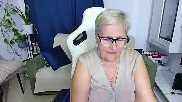 Snapshot of Selenna57 chatting on May 8, 2026, 4:56 pm Selenna57 online show from May 8, 2026, 4:56 pm