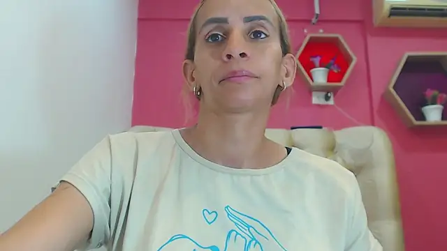 Snapshot of Amber_Moore chatting on February 15, 2026, 7:43 pm Amber Moore online show from February 15, 2026, 7:43 pm