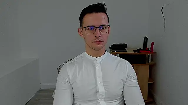 Snapshot of sexxymuscles4u chatting on December 2, 2024, 7:36 am sexxymuscles4u online show from December 2, 2024, 7:36 am