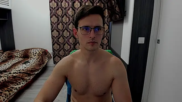 Snapshot of sexxymuscles4u chatting on February 4, 2025, 12:44 pm sexxymuscles4u online show from February 4, 2025, 12:44 pm