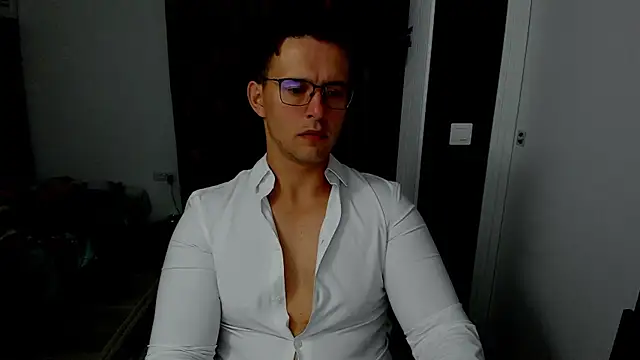 Snapshot of sexxymuscles4u chatting on October 3, 2025, 7:27 am sexxymuscles4u online show from October 3, 2025, 7:27 am