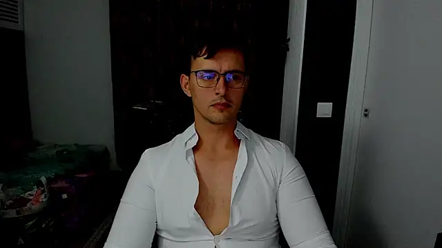 Snapshot of sexxymuscles4u chatting on October 7, 2025, 11:51 am sexxymuscles4u online show from October 7, 2025, 11:51 am