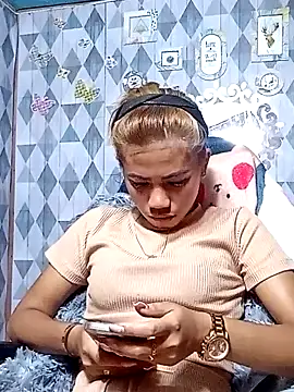 Snapshot of Cutie_body11 chatting on December 4, 2024, 9:18 am Cutie body11 online show from December 4, 2024, 9:18 am
