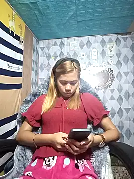 Snapshot of Cutie_body11 chatting on December 10, 2024, 1:22 am Cutie body11 online show from December 10, 2024, 1:22 am