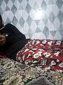 Snapshot of Cutie_body11 chatting on December 11, 2024, 1:37 am Cutie body11 online show from December 11, 2024, 1:37 am