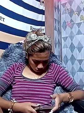 Snapshot of Cutie_body11 chatting on January 16, 2025, 1:48 am Cutie body11 online show from January 16, 2025, 1:48 am
