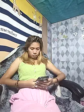 Snapshot of Cutie_body11 chatting on January 29, 2025, 3:54 am Cutie body11 online show from January 29, 2025, 3:54 am