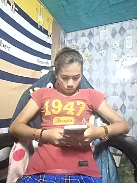 Snapshot of Cutie_body11 chatting on February 3, 2025, 12:36 am Cutie body11 online show from February 3, 2025, 12:36 am