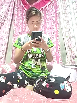 Snapshot of Cutie_body11 chatting on February 6, 2025, 1:38 am Cutie body11 online show from February 6, 2025, 1:38 am