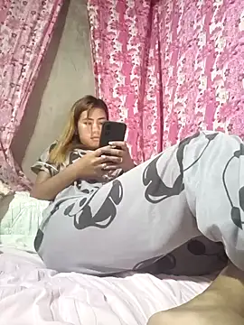 Snapshot of Cutie_body11 chatting on February 21, 2025, 1:00 am Cutie body11 online show from February 21, 2025, 1:00 am