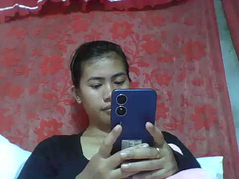 Snapshot of Cutie_body11 chatting on November 1, 2025, 12:01 am Cutie body11 online show from November 1, 2025, 12:01 am