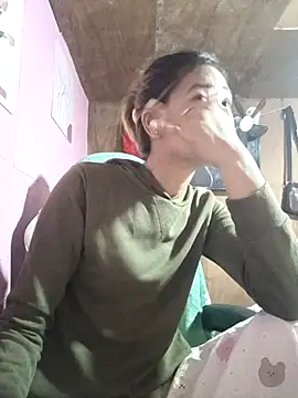 Snapshot of Cutie_body11 chatting on November 12, 2025, 12:00 am Cutie body11 online show from November 12, 2025, 12:00 am