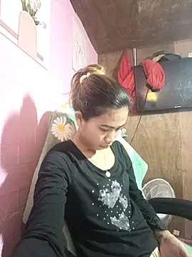 Snapshot of Cutie_body11 chatting on November 12, 2025, 11:25 pm Cutie body11 online show from November 12, 2025, 11:25 pm