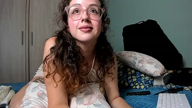 Snapshot of Cassandra_Caiin chatting on December 15, 2024, 1:02 am Cassandra Caiin online show from December 15, 2024, 1:02 am