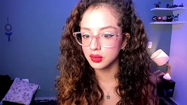 Snapshot of Cassandra_Caiin chatting on December 17, 2024, 10:11 pm Cassandra Caiin online show from December 17, 2024, 10:11 pm