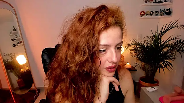 Snapshot of Cassandra_Caiin chatting on February 11, 2025, 4:01 am Cassandra Caiin online show from February 11, 2025, 4:01 am