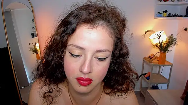 Snapshot of Cassandra_Caiin chatting on November 4, 2025, 8:30 pm Cassandra Caiin online show from November 4, 2025, 8:30 pm