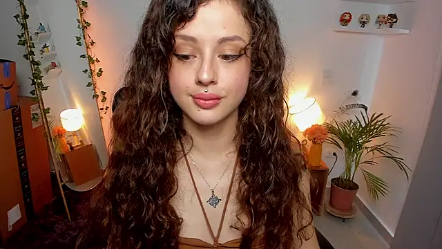 Cassandra Caiin online show from June 5, 2026, 9:09 pm