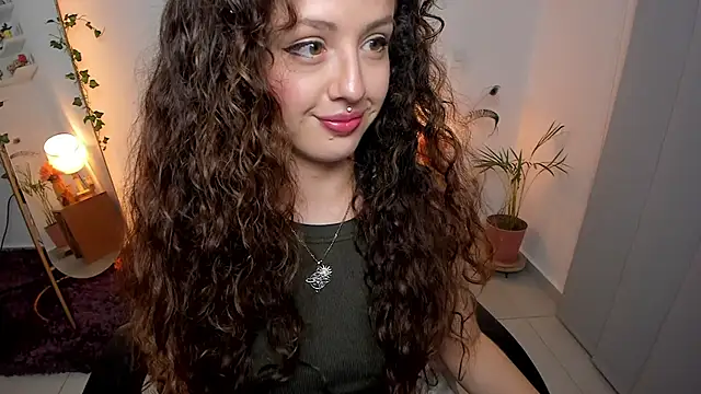 Cassandra Caiin online show from June 25, 2026, 12:10 am