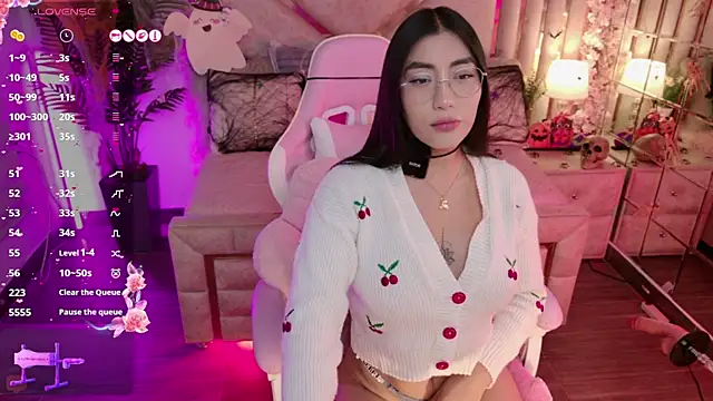 Snapshot of shanon- chatting on October 28, 2025, 9:50 pm shanon- online show from October 28, 2025, 9:50 pm