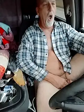 Snapshot of Yankeedave420 chatting on October 29, 2025, 10:33 pm Yankeedave420 online show from October 29, 2025, 10:33 pm