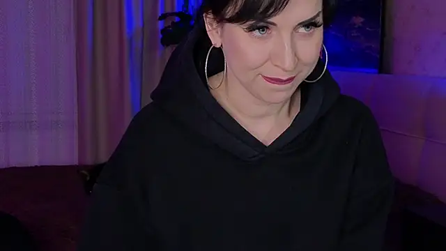 lily conor online show from November 10, 2025, 4:17 pm