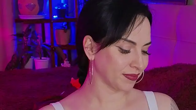 lily conor online show from November 21, 2025, 6:50 pm