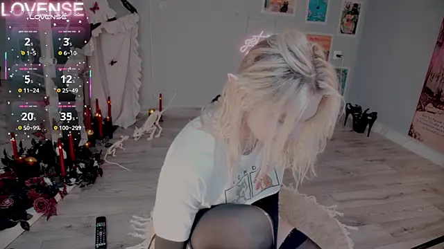 Careful i bite online show from November 3, 2025, 6:03 am