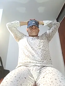 chicoguapo8 online show from September 22, 2025, 7:54 am