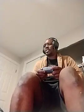 Makeyoucumallover online show from December 5, 2025, 3:15 am