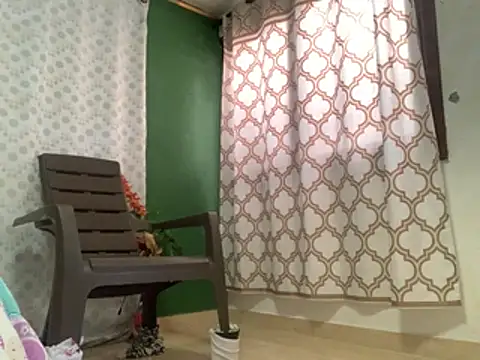 Estefani 32 online show from February 5, 2026, 2:22 pm