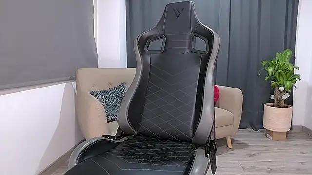 Snapshot of Liam_V chatting on February 11, 2026, 3:55 am Liam V online show from February 11, 2026, 3:55 am